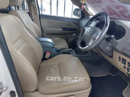 Picture of Toyota Fortuner 2011