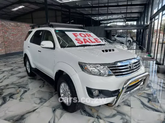 Picture of Toyota Fortuner 2011