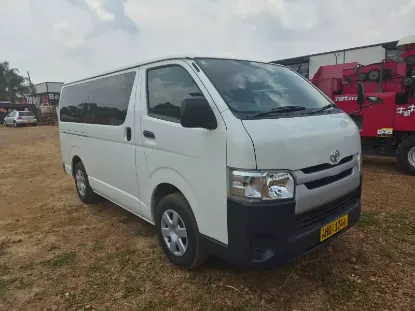 Picture of Toyota Quantum 2017