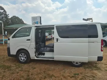 Picture of Toyota Quantum 2017