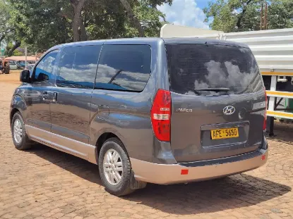 Picture of Hyundai H-1 2019
