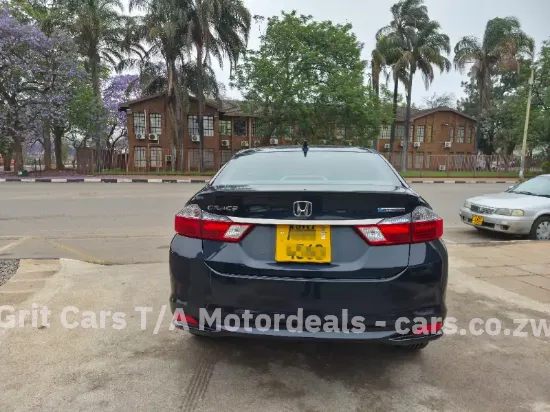 Picture of Honda Grace 2017