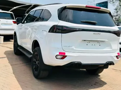 Picture of Isuzu Mu-X 2025
