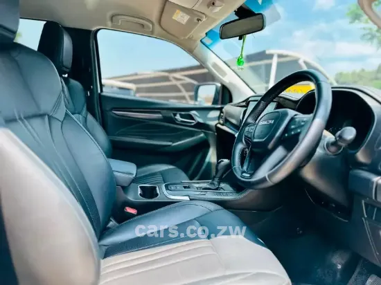 Picture of Isuzu Mu-X 2025