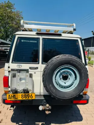 Picture of Toyota Land Cruiser 76 Series 201