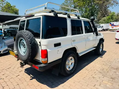 Picture of Toyota Land Cruiser 76 Series 201