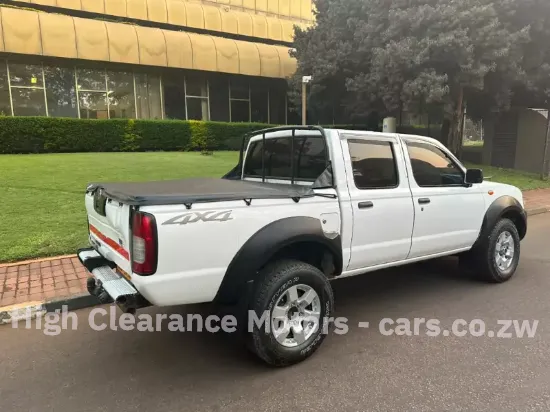 Picture of Nissan NP300. 2012