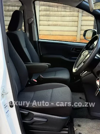 Picture of Toyota Noah 2017