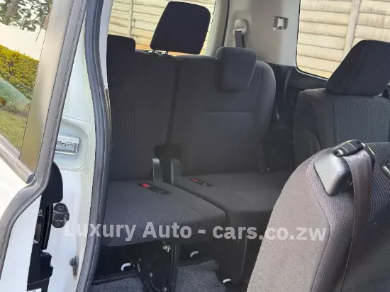Picture of Toyota Noah 2017