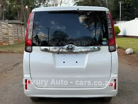 Picture of Toyota Noah 2017