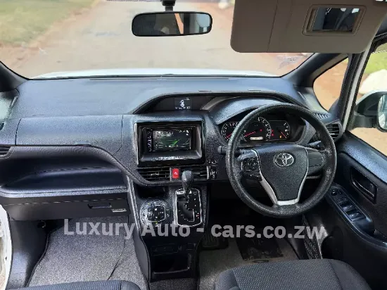 Picture of Toyota Noah 2017