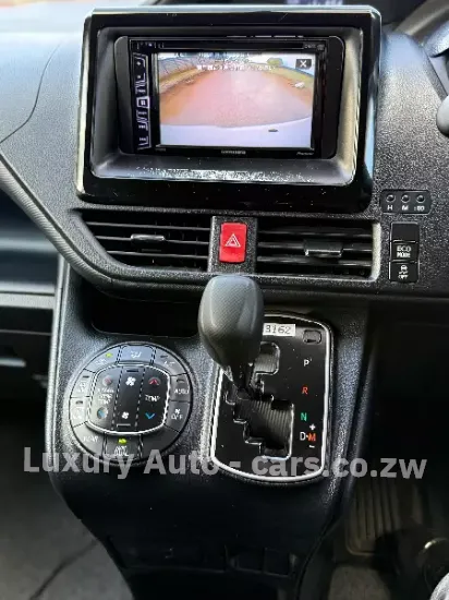 Picture of Toyota Noah 2017