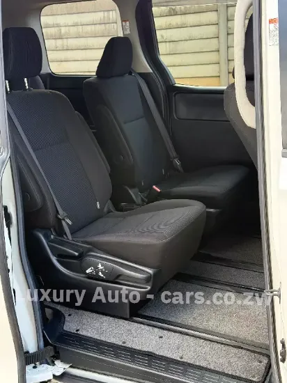 Picture of Toyota Noah 2017